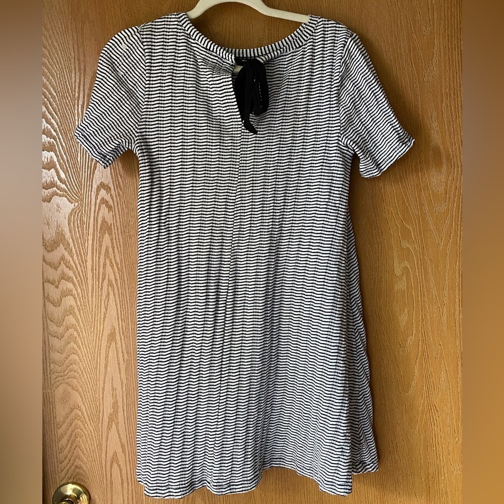 Loft XS Black and White Striped Short Sleeve Swing Dress w/ Ribbon Tie